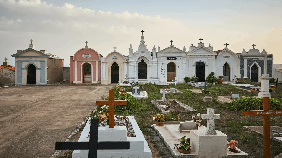 Graves With Crosses 900x506