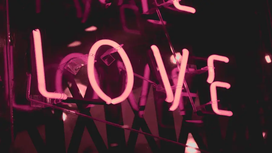 Love Neon Pink Light 900x506