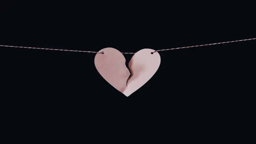 Brokenheart On String 900x506